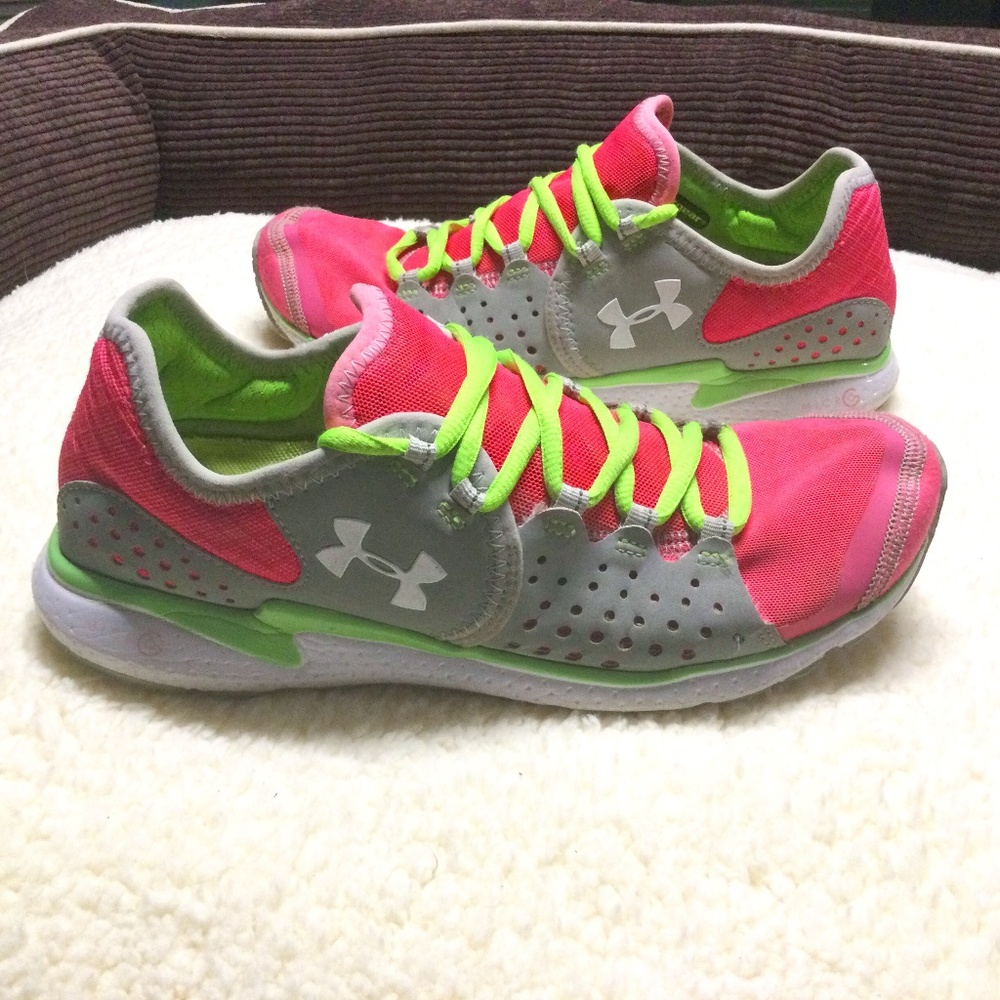 Under Armor Girls Cool Sneakers size 7Youth